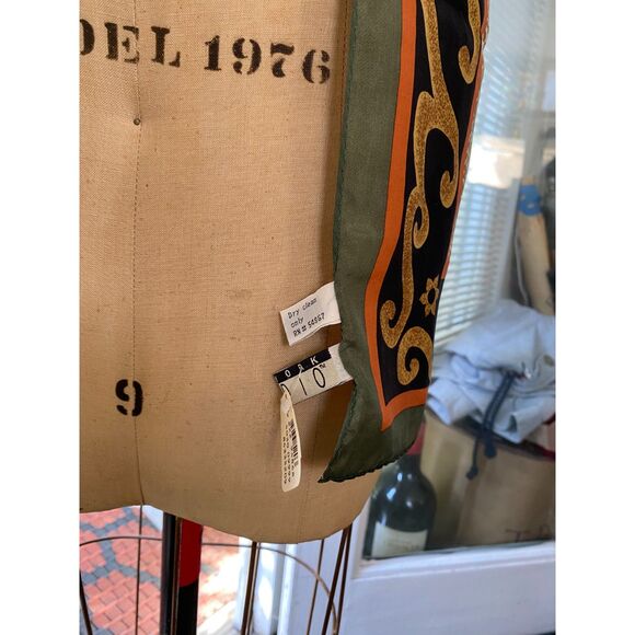 VTG NWT NY Studio 100% Silk Fall Multicolor Abstract Scarf Made in Korea 34"x34" - Picture 7 of 8